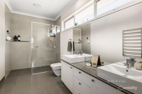 Property photo of 25 Beddoe Avenue Bentleigh East VIC 3165