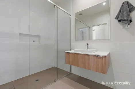 Property photo of 2/5 Pallisades Boulevard Cheltenham VIC 3192