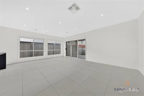Property photo of 18 Bedford Way Mickleham VIC 3064