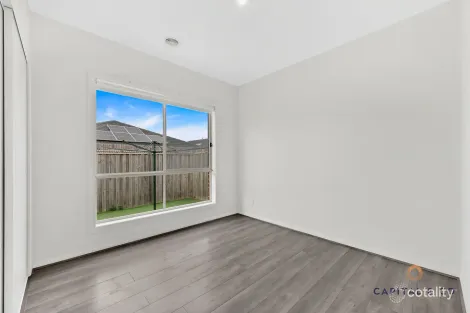 Property photo of 18 Bedford Way Mickleham VIC 3064