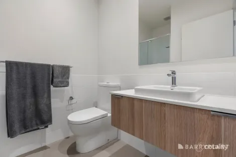 Property photo of 2/5 Pallisades Boulevard Cheltenham VIC 3192