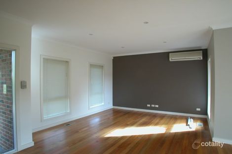 Property photo of 2/10 Box Hill Crescent Mont Albert North VIC 3129