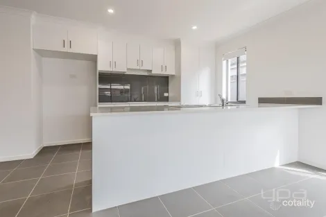 Property photo of 10 Avonmore Way Weir Views VIC 3338