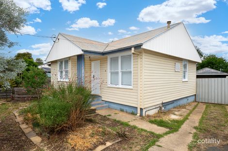 Property photo of 4 Essex Road Mount Austin NSW 2650