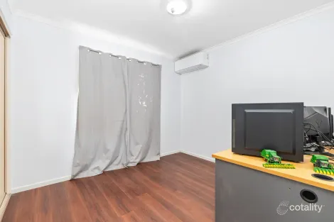 Property photo of 2 Smith Place Emerald QLD 4720