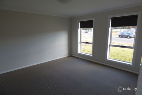 Property photo of 7 Francis Place Young NSW 2594