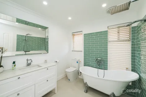 Property photo of 7 Alfred Place Ocean Reef WA 6027