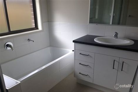 Property photo of 3 Kirra Court Eli Waters QLD 4655