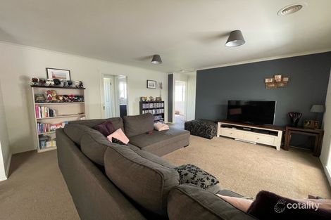 Property photo of 2 Wattle Court Yarragon VIC 3823