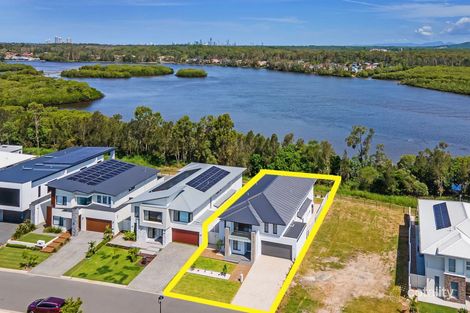 Property photo of 75 Lake Serenity Boulevard Helensvale QLD 4212