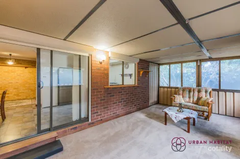 Property photo of 15 Perriam Close Parmelia WA 6167