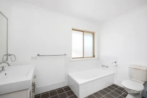 Property photo of 2/17 Vera Court Mudgee NSW 2850