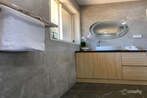 Property photo of 11 Holcolme Street Caroline Springs VIC 3023