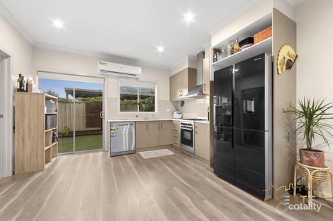 Property photo of 2/72 Errington Road St Albans VIC 3021