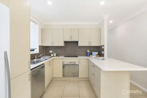 Property photo of 2/20 Lake Heights Road Lake Heights NSW 2502
