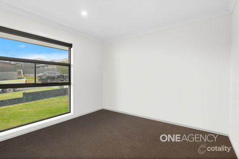 Property photo of 40 Bottlebrush Drive Calderwood NSW 2527