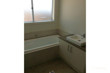 Property photo of 1 Floresta Crescent Cameron Park NSW 2285