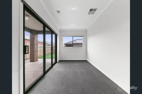 Property photo of 34 Midollo Avenue Tarneit VIC 3029