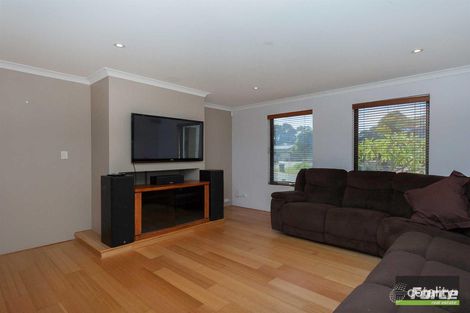 Property photo of 14 The Oval Madeley WA 6065