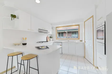 Property photo of 28 Chirnside Road Berwick VIC 3806