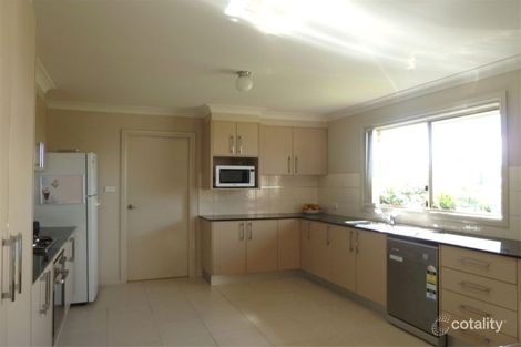 Property photo of 4 Taloumbi Place Orange NSW 2800