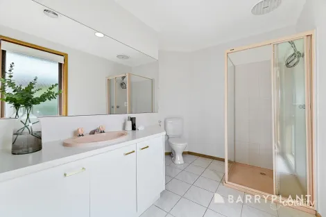 Property photo of 28 Chirnside Road Berwick VIC 3806