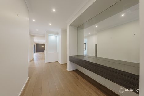 Property photo of 8 Fintona Crescent Cranbourne West VIC 3977