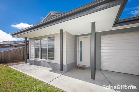 Property photo of 3 Dunkerrin Avenue Gisborne VIC 3437