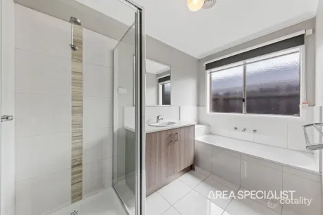 Property photo of 16 Lapis Street Koo Wee Rup VIC 3981