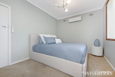 Property photo of 35 Omega Place Greenacre NSW 2190