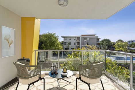 Property photo of 833/66 Sickle Avenue Hope Island QLD 4212