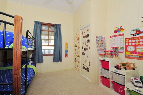 Property photo of 100 McIlwraith Avenue Norman Park QLD 4170