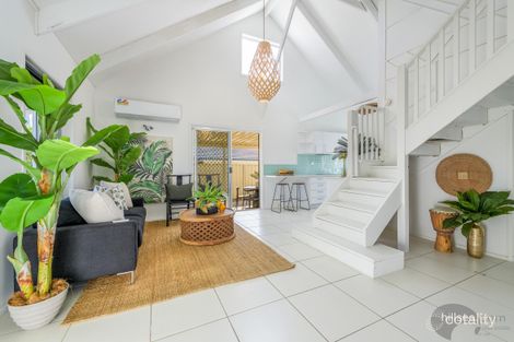 Property photo of 2/11 Beitz Avenue Labrador QLD 4215
