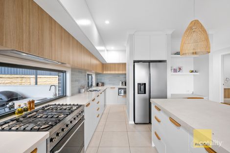 Property photo of 4 Farview Drive Denham Court NSW 2565