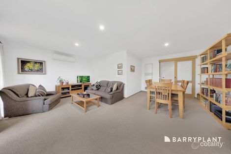Property photo of 2 Hoddle Court Mill Park VIC 3082