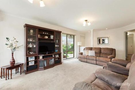 Property photo of 1 Dunai Walk Delahey VIC 3037