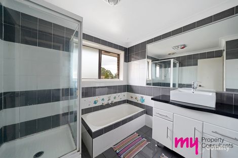 Property photo of 2/6 Jacquinot Place Glenfield NSW 2167