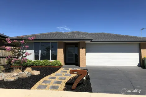 Property photo of 7 Meander Way Bairnsdale VIC 3875