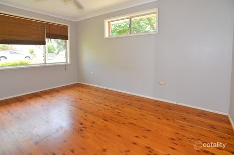 Property photo of 4 Elissa Crescent Wyoming NSW 2250
