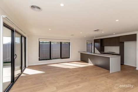 1 Turramia Cres, Gobbagombalin, NSW 2650