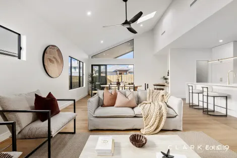 Property photo of 11 Ellipse Circuit Chisholm NSW 2322