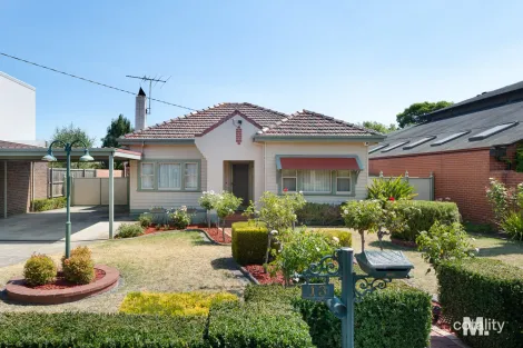 Property photo of 13 Aberdeen Crescent Essendon VIC 3040