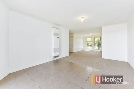 Property photo of 33 Webster Way Pakenham VIC 3810