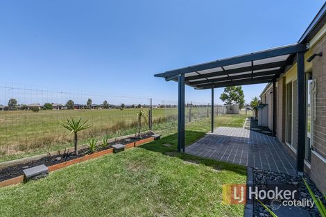 Property photo of 33 Webster Way Pakenham VIC 3810