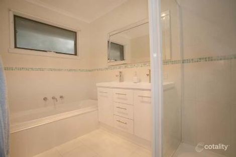 Property photo of 28 Hendra Grove Ringwood VIC 3134
