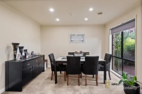 Property photo of 2 Denison Place Roxburgh Park VIC 3064