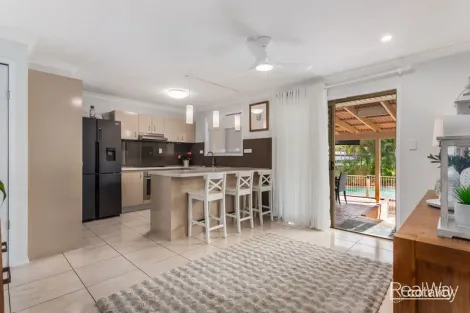 Property photo of 27 Blenheim Crescent Yamanto QLD 4305