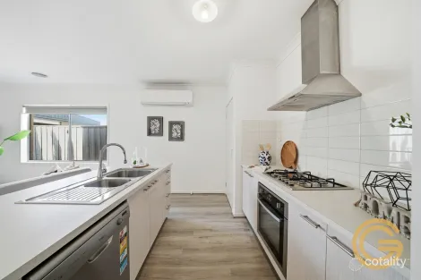 Property photo of 33 Falu Parade Tarneit VIC 3029