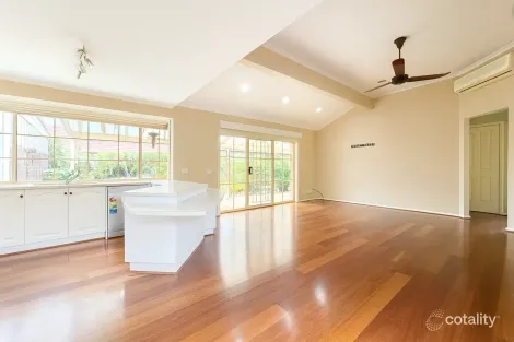 Property photo of 28 Thomas Place Pakenham VIC 3810