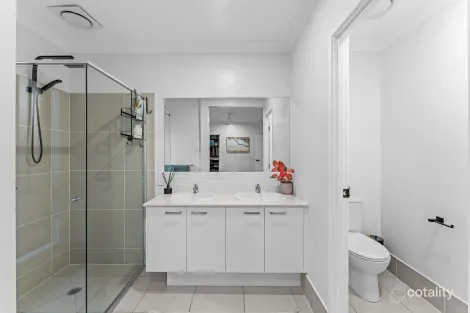 Property photo of 27 Benjamen Crescent Nirimba QLD 4551